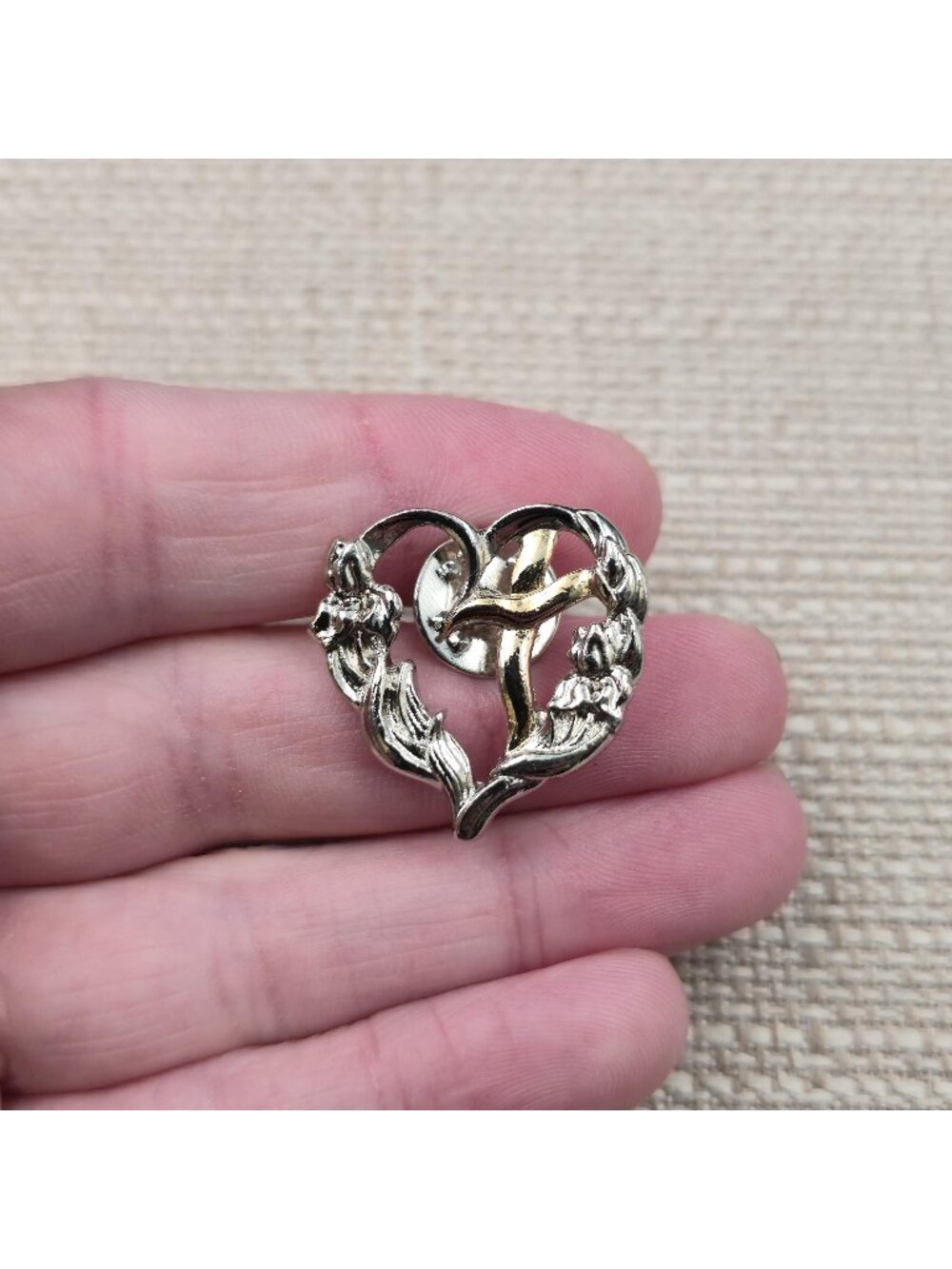 Christian Cross Heart Pin Vintage Openwork Filigree Pin A7624